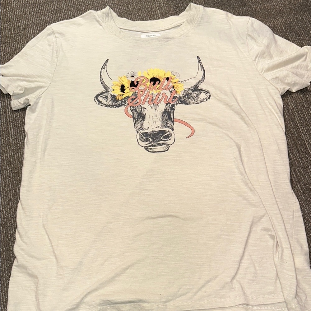 Maurices Cream Graphic Tee with Yellow Floral Bull